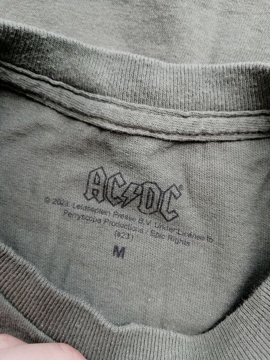 Футболка ACDC офіційний мерч хакі розмір S чоловіча жіноча стильна зелена  гурт рок AC DC ей сі ді сі