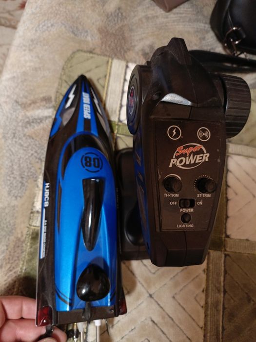 Лодка катер на радиоуправлении