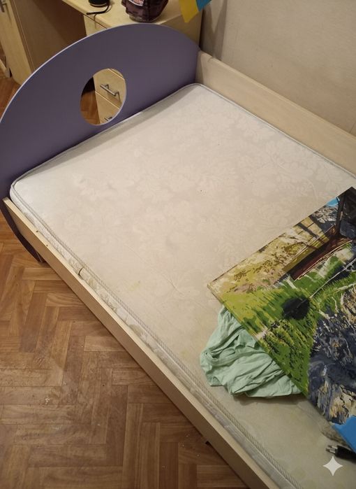 Односпальна кровать. Самовивіз