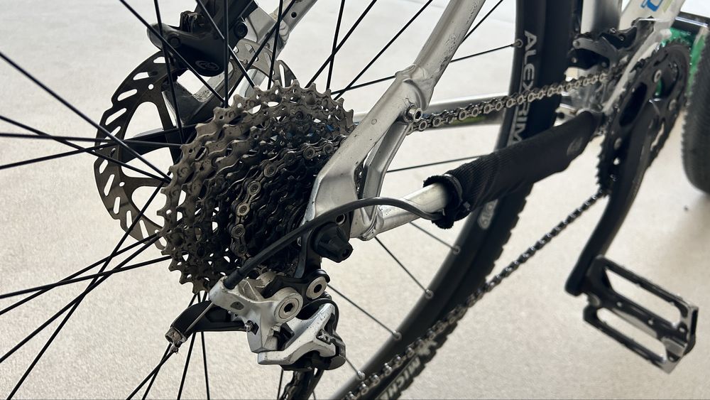 Продам велосипед GT Avalanche 1.0, 26 колеса, deor/xt/rockshox