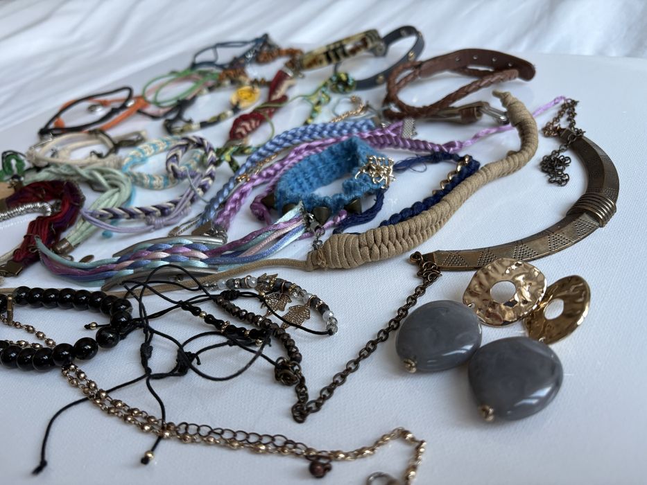 Zestaw biżuterii bransoletki pierscionki naszyjniki okazja