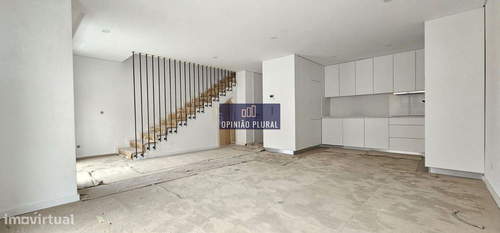T1 Duplex Moderno com Varanda e Excelentes Acabamentos