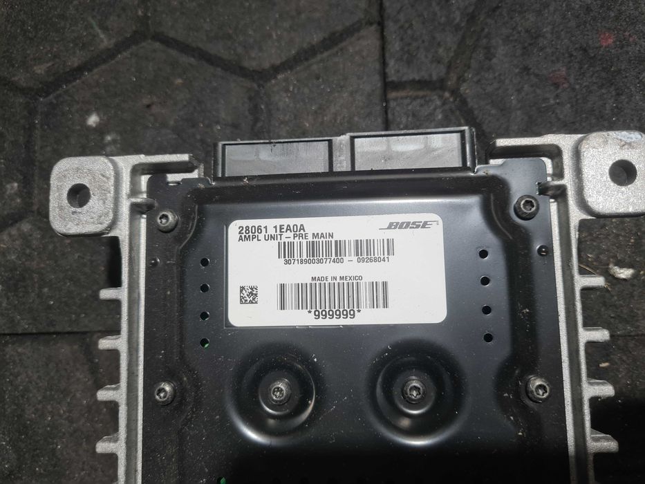 Nissan 370z wzmacniacz BOSE