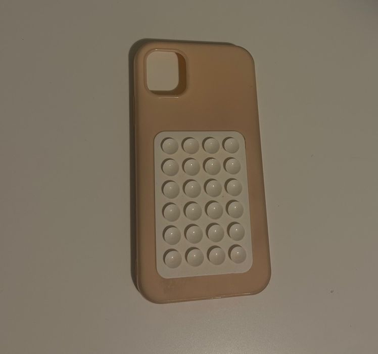 Capa rosa para iPhone 11 com ventosa branca