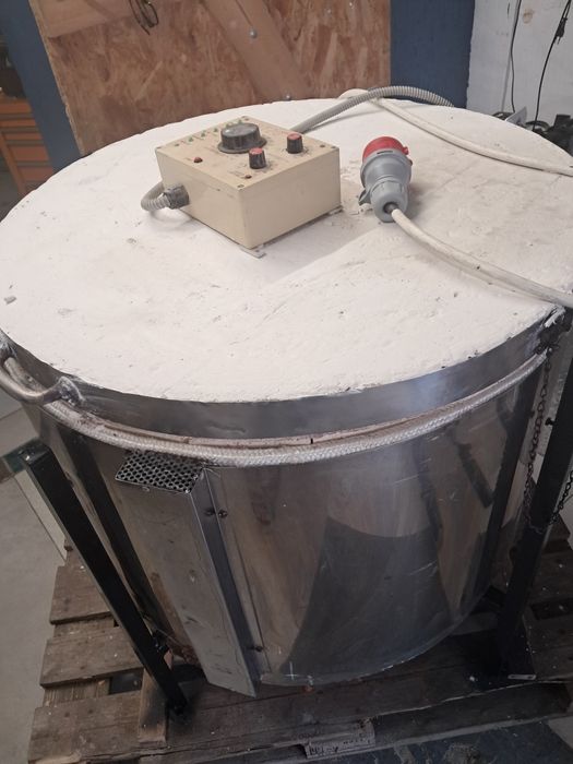 Piec do wypalania ceramiki . DPF.. Pyrotec170l.