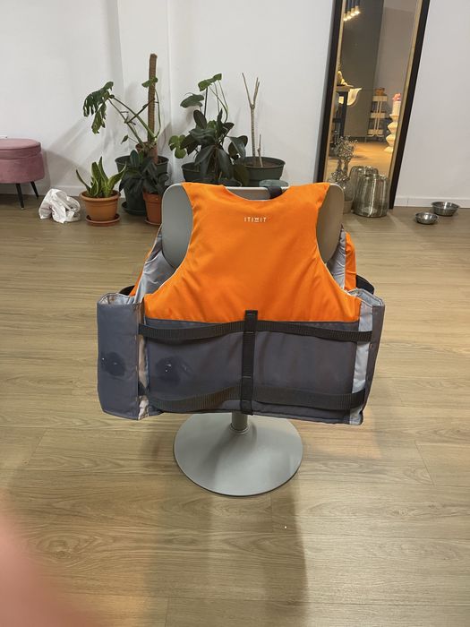 2 coletes ajuda a flutuabilidadeDECATHLON pouco uso.