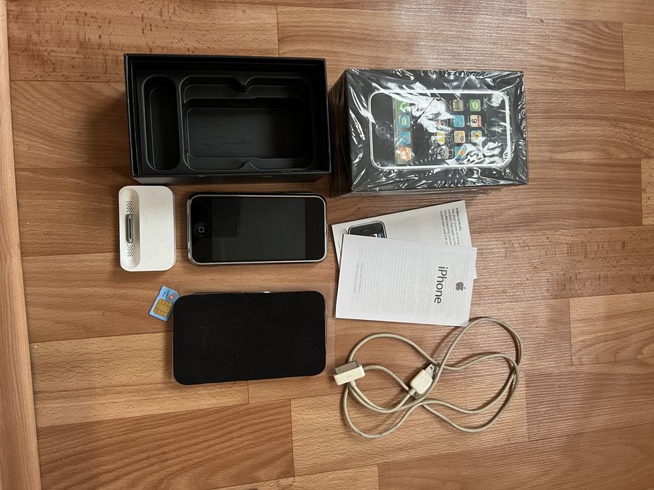 Apple Iphone 2g 8 gb повний оригінальний заводський комплект