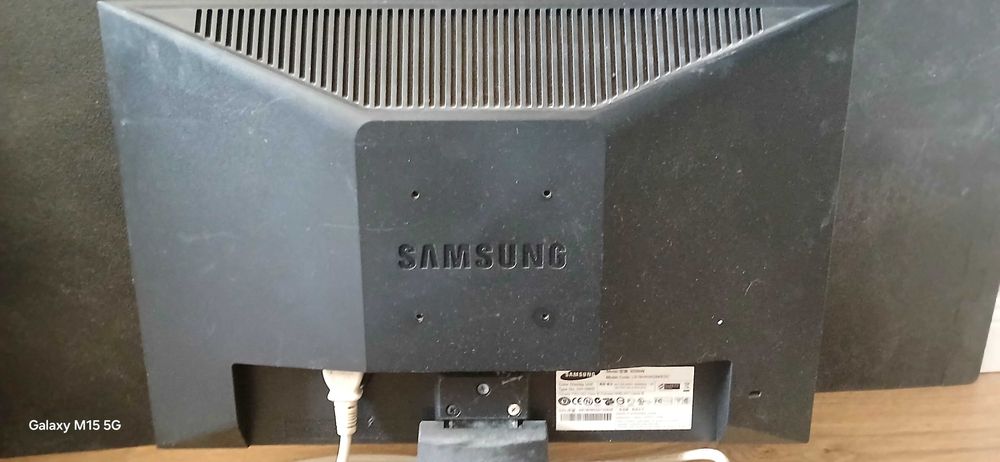 Stary monitor stan bardzo dobry + kabel