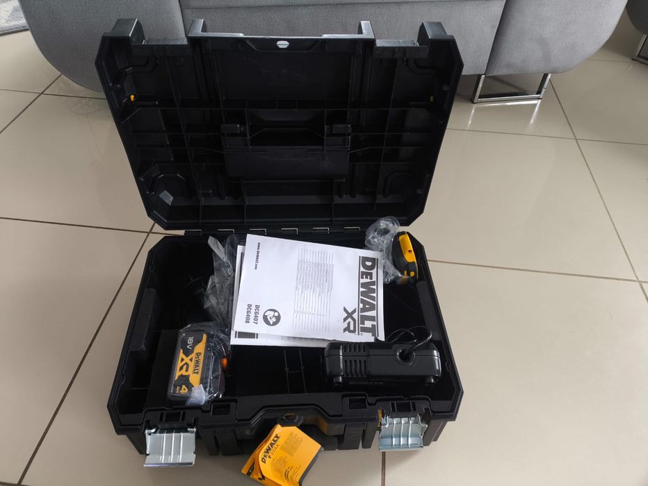 Akumulatorowa szlifierka kontowa Dewalt DCG407M1T