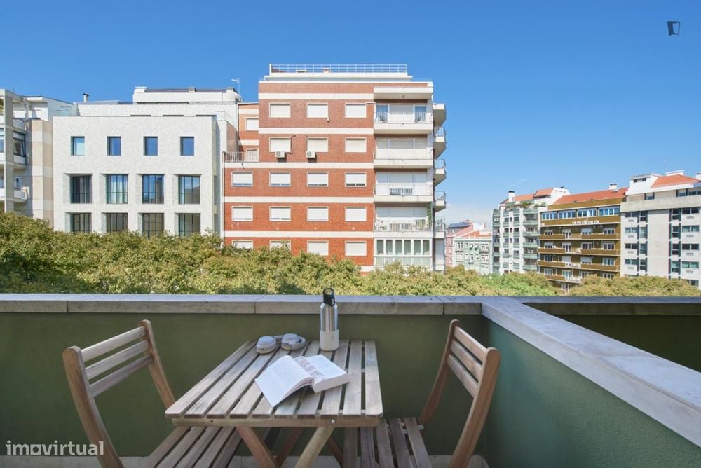 Quarto - localizado em São Sebastião Lisbon