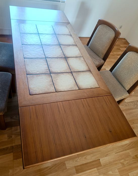 Mocny stół i 4 krzesła