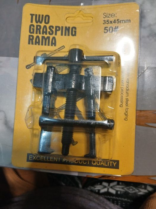 Сьемник подшипніков с двумя захватами.