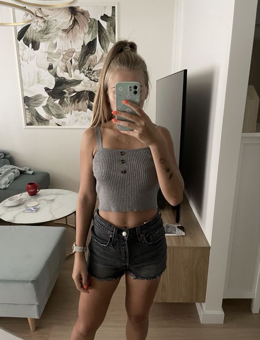 Nowy, szary prążkowany top Shein S