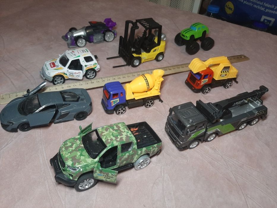 Машинки,погрузчик,автобус,грузовики,вертолёт модели и игрушки