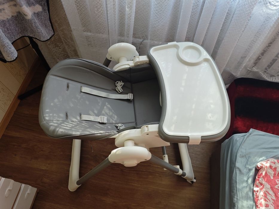 Стільчик для годування з функцією колиски