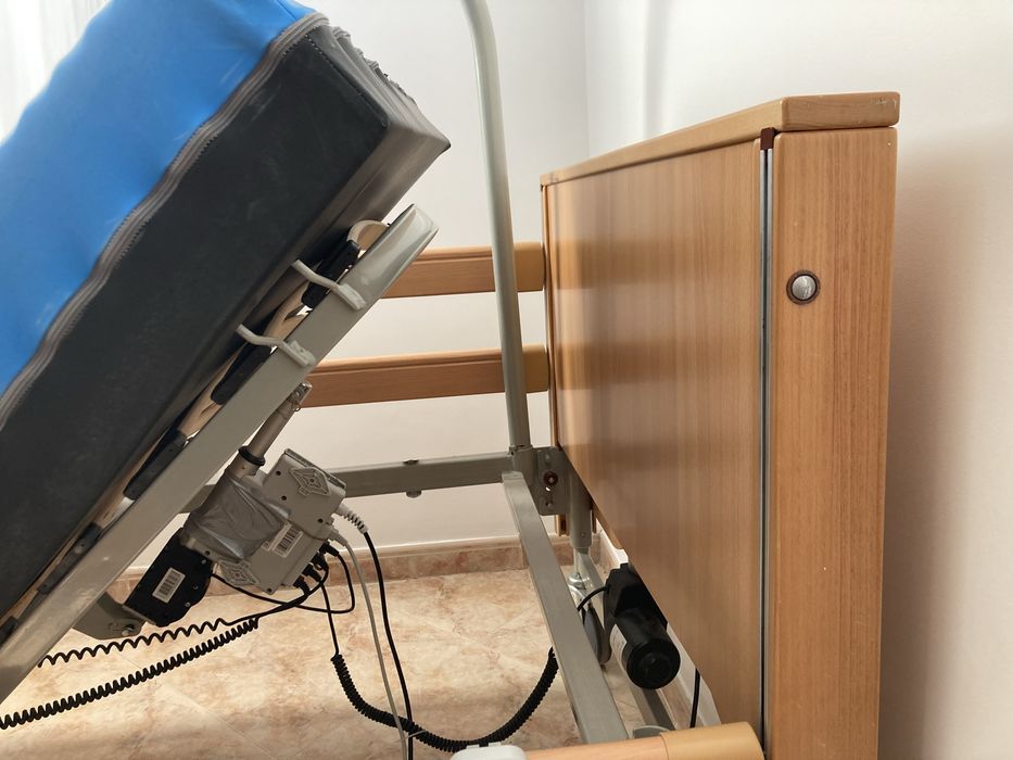 Cama articulada eléctrica com pendural e colchão