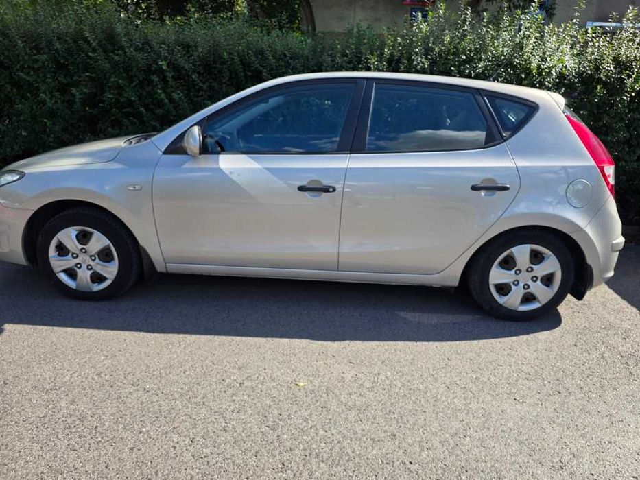 HYUNDAI I30 samochód osobowy