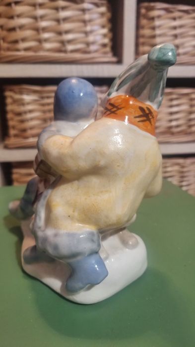 Статуэтка фарфор Дети на санках Городница