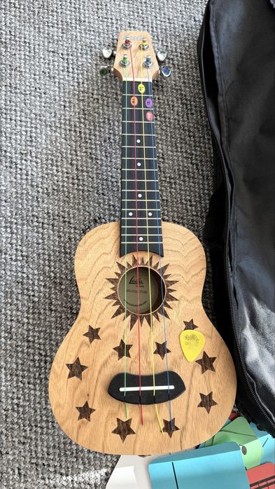 Ukulele + etui + nutki