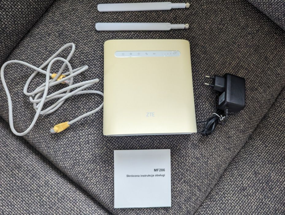 ZTE z dodatkową antena zewnętrzną modem z routerem 4G na kartę SIM lte