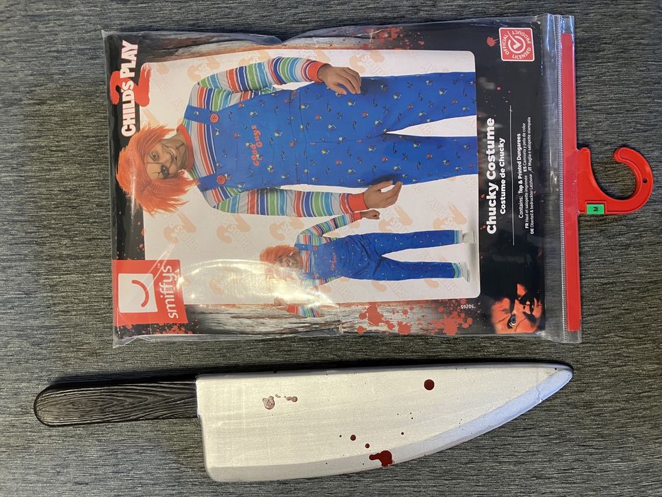 Fato chucky M + cutelo + peruca