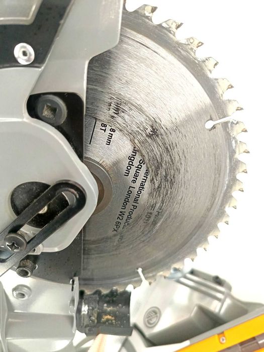 ukośnica przesuwna titan ttb794msw 1500w 210mm