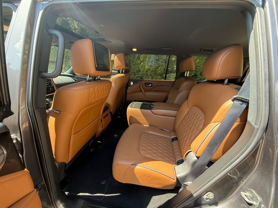 Samochód infiniti QX80