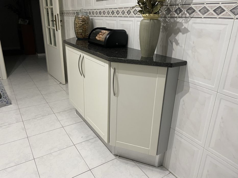 Mesa e aparafor de coInha