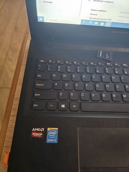 Laptop Lenovo dysk 500 G SSD.