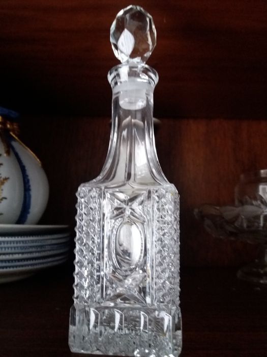 Garrafa rara de coleção muito bonita com relevos vintage cristal