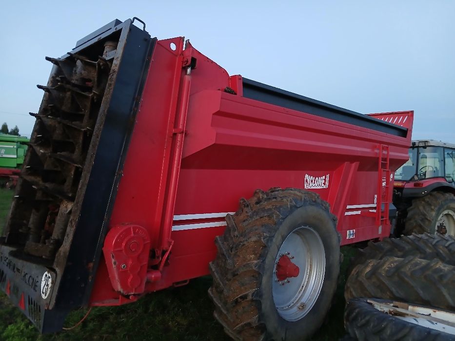 2016 rok W idealnym stanie  Legrand cyclone rozrzutnik do obornika 12t