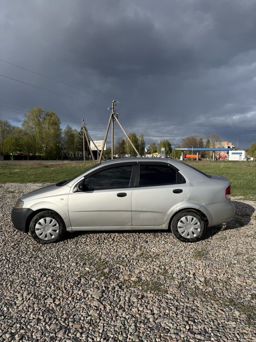 Chevrolet aveo 2005 рік 1.5 бензин