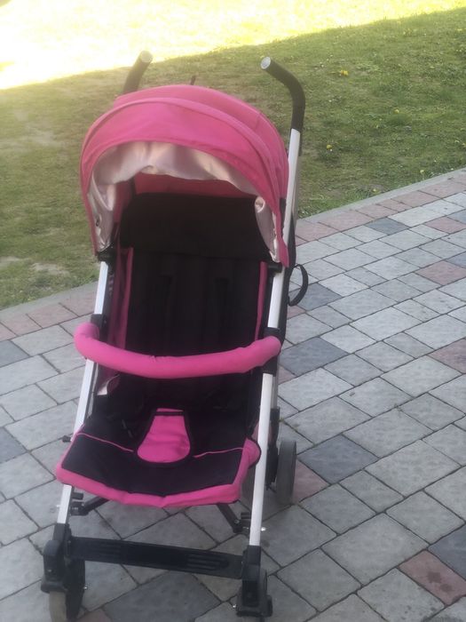 Каляска для дівчинки