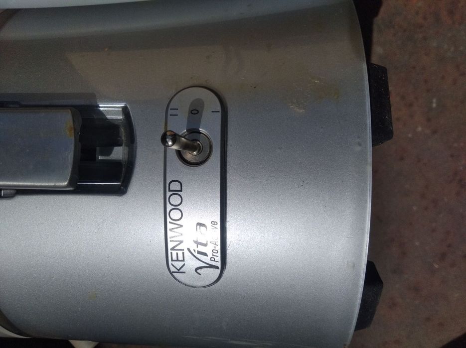 Соковыжималка Kenwood 850W.