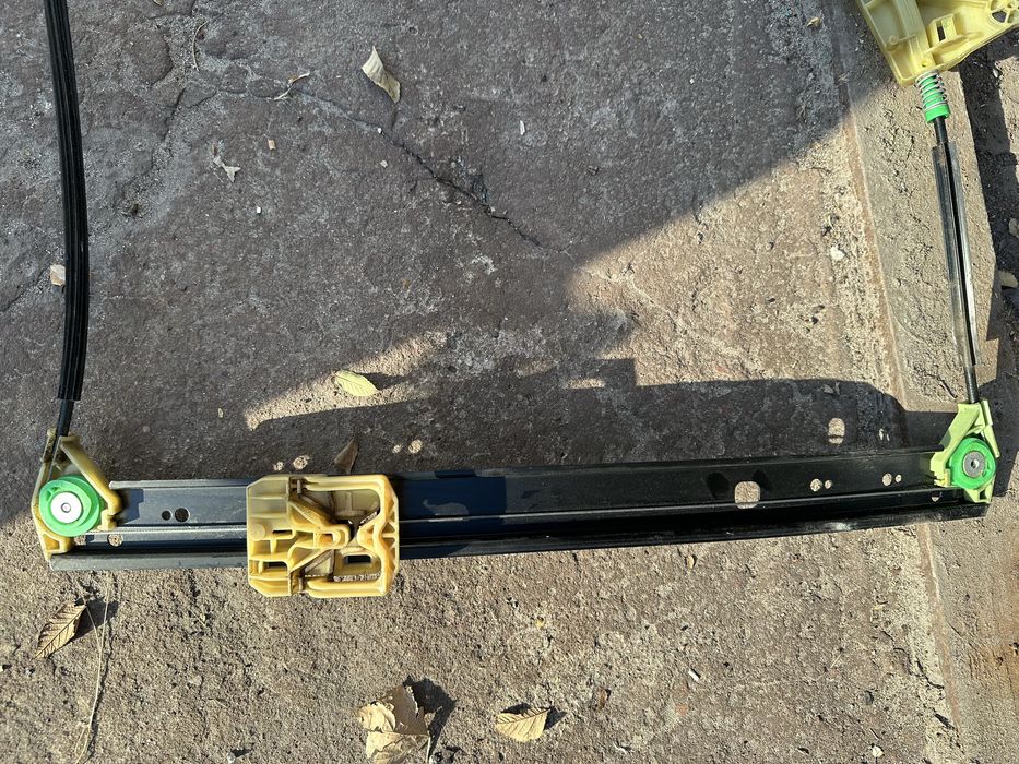 Скопідіймач стеклоподъемник audi q7 правий задний пасажирский