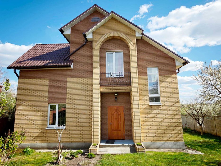 Продам капітальний цегляний Будинок біля озера 205м2