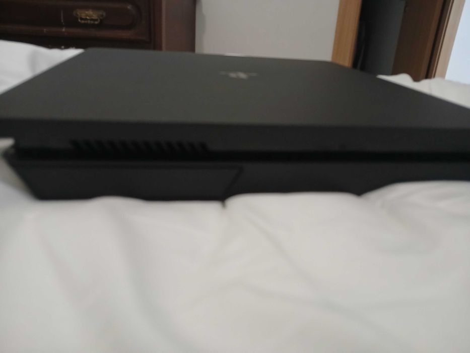 Playstaion 4 slim 1tb com dois controles com jogo spider man exclusivo com DLCS/MISSÕES EXTRAS inclusas