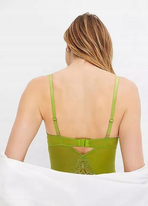 B.P.C body zielone ze stringami miękkie miseczki koronkowe 40/42.