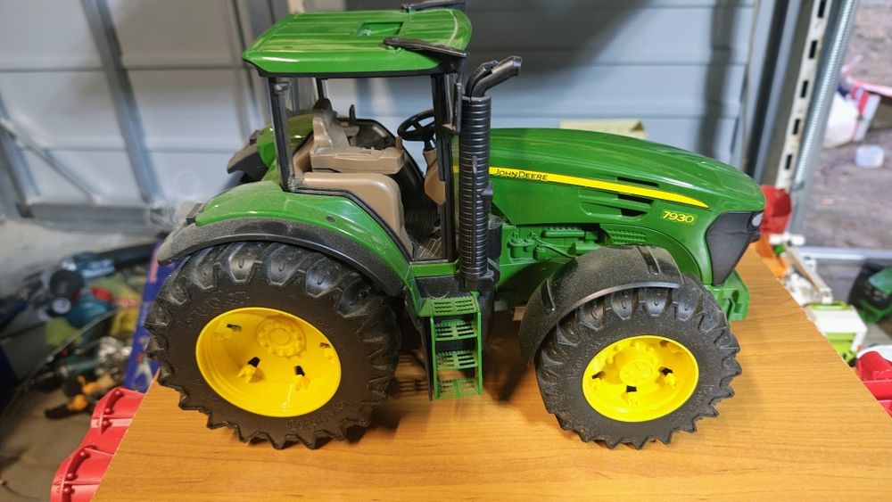 Bruder traktor john deere