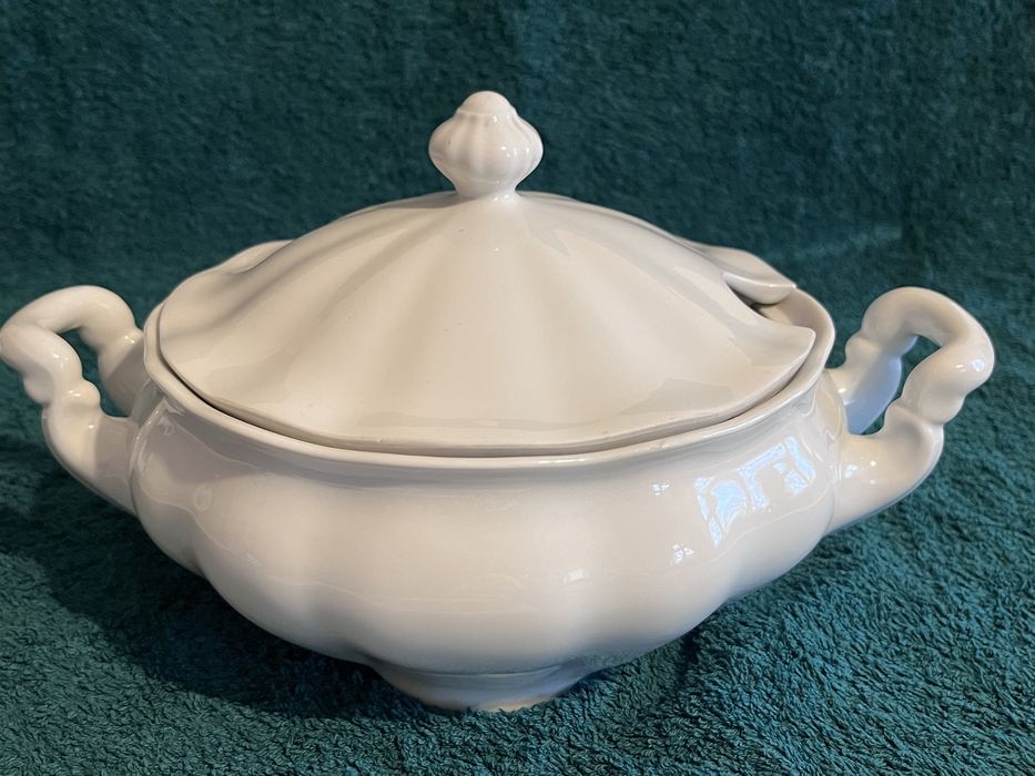 Zestaw Ćmielów Waza plus sosjerka.