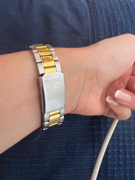 Relógio Casio preto dourado