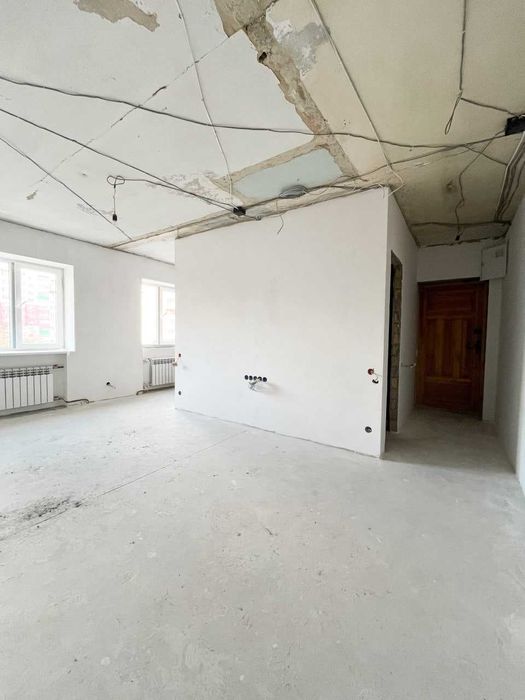 Трикімнатна з частковим ремонтом Ювілейний