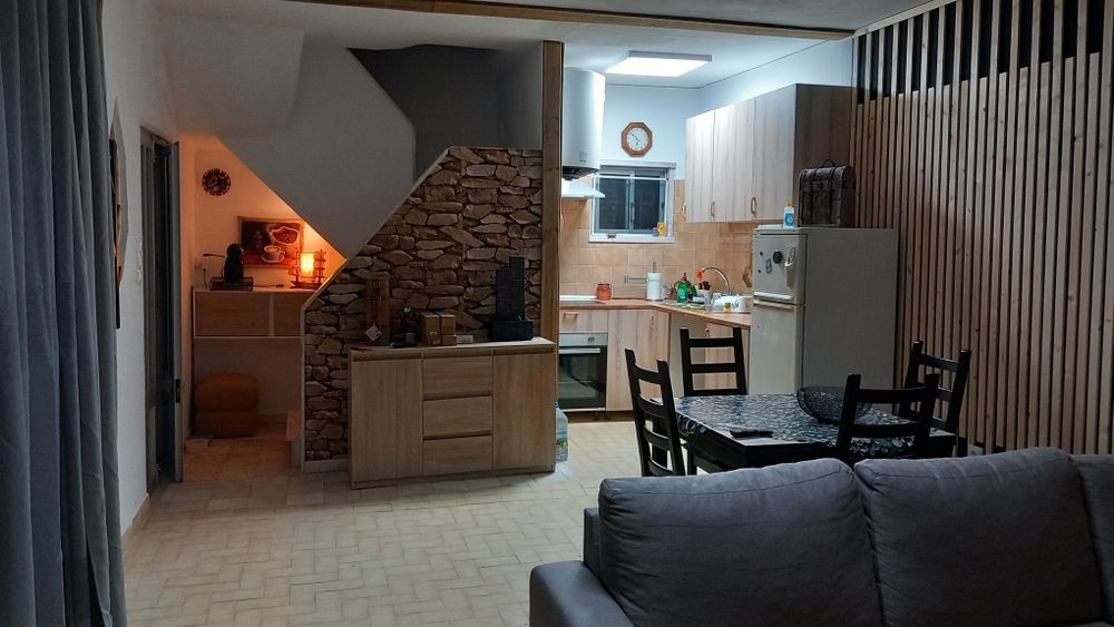 Quartos muito acolhedor situado numa zona tranquila com parque infanti