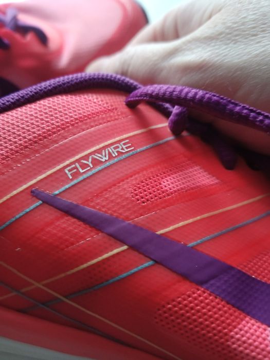 Продам кроссовки