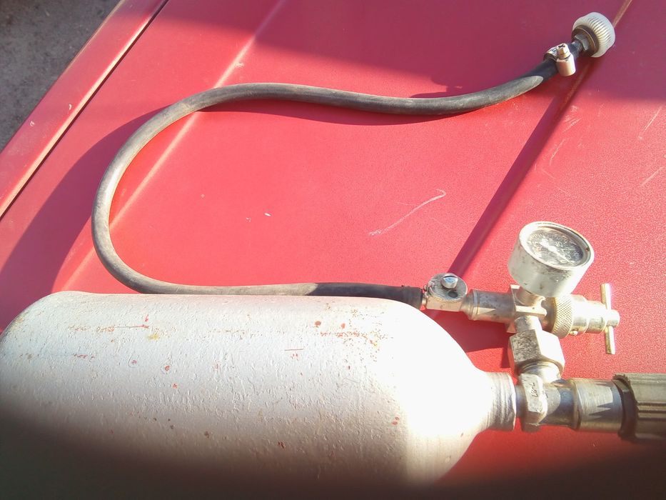 Пристрій для газування води,соку ,кампоту