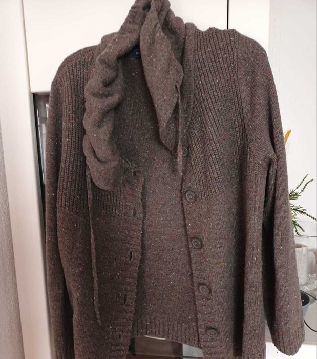 Sweter na guziki Cecil