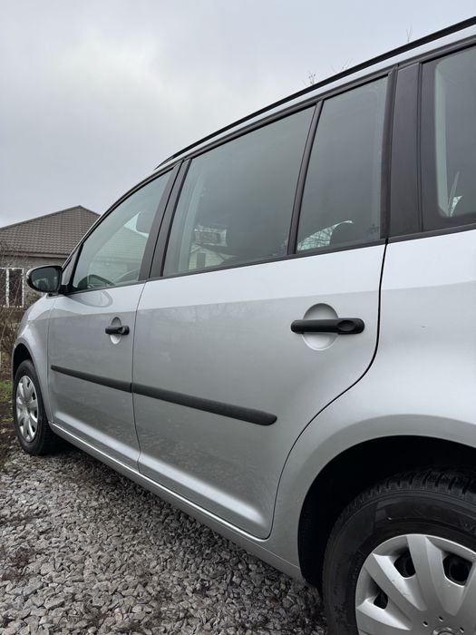 Volkswagen Touran 2011 рік