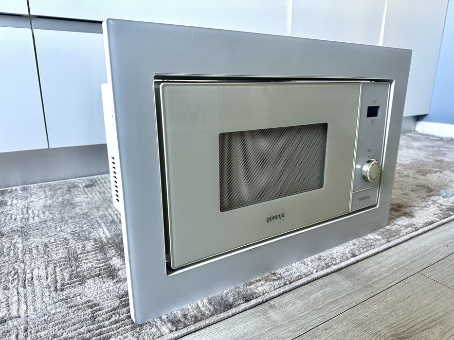 Вбудована мікрохвильова піч Gorenje BM6240SY2W на запчастини