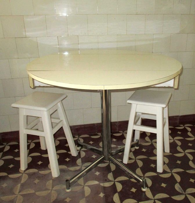 Mesa de Cozinha Dobrável Formica + 2 Bancos Madeira