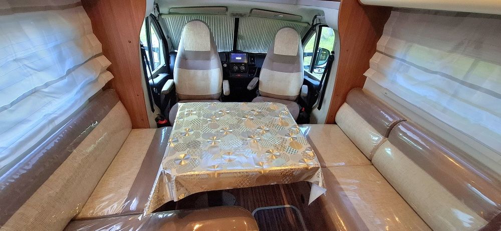 Vendo Autocaravana   ADRIA   MATRIX 680 SP    5 LUGARES  -  5 DORMIDAS